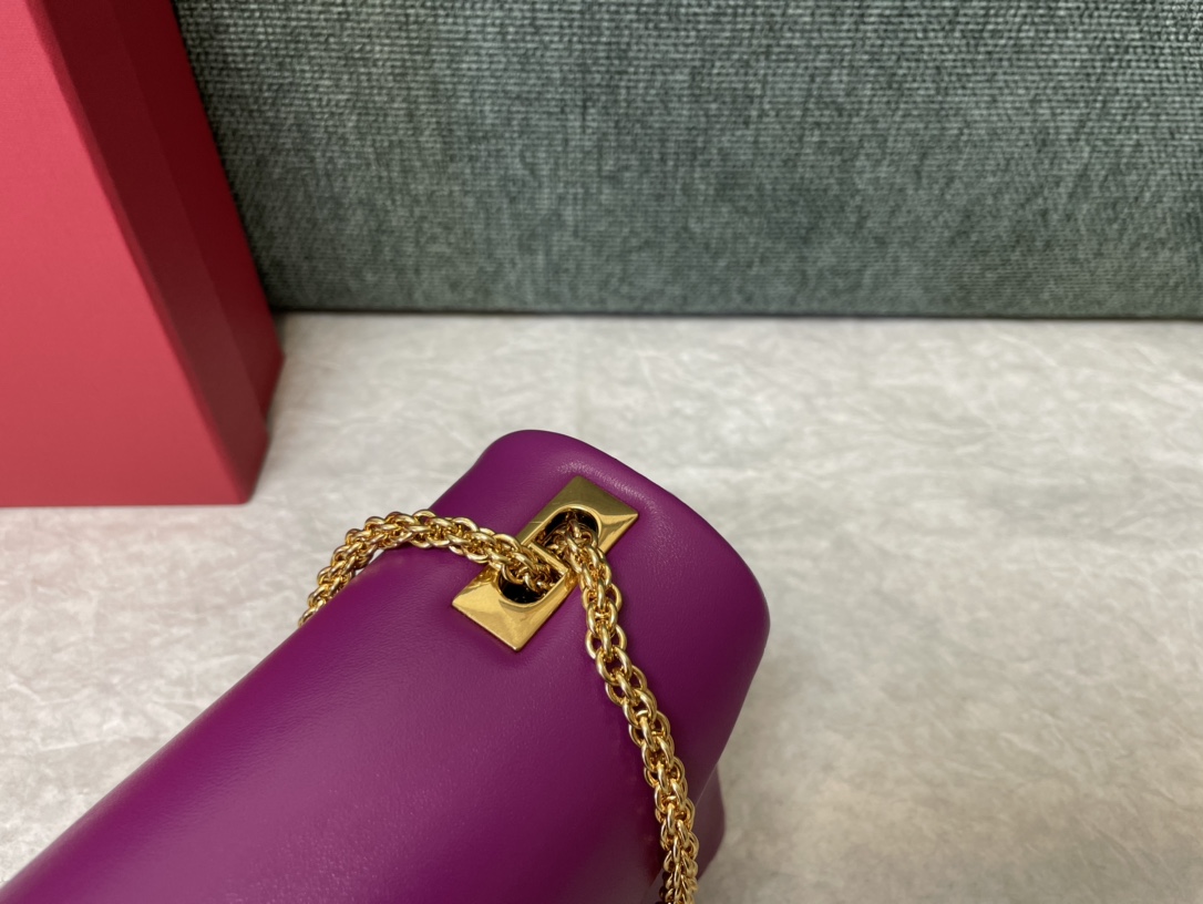 Bagsaaa Va1e*ntin0 Garavani One Stud Nappa Purple Bag - 19x14x1cm
