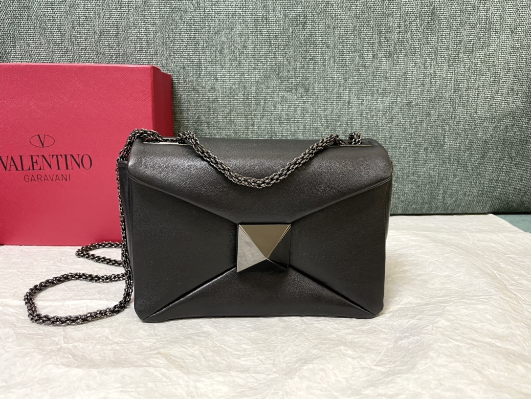 Bagsaaa Va1e*ntin0 Garavani One Stud Nappa All Black Bag - 19x14x1cm