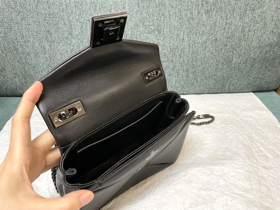 Bagsaaa Va1e*ntin0 Garavani One Stud Nappa All Black Bag - 19x14x1cm