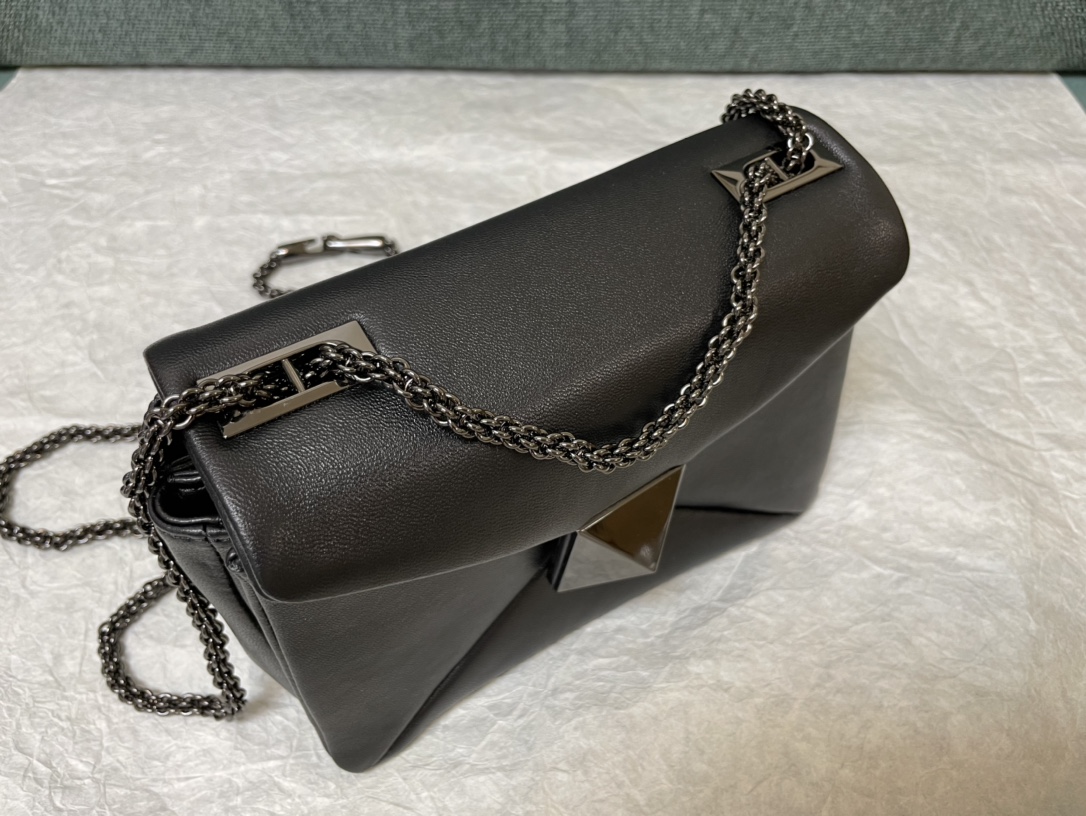 Bagsaaa Va1e*ntin0 Garavani One Stud Nappa All Black Bag - 19x14x1cm