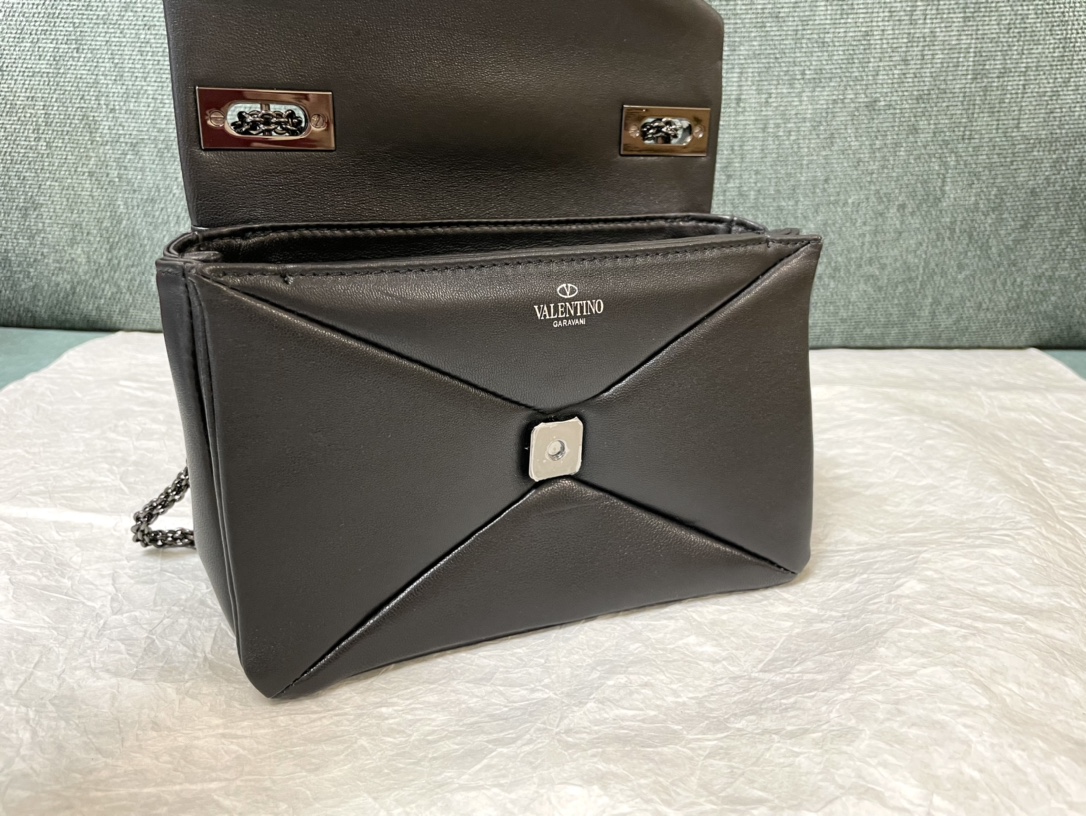 Bagsaaa Va1e*ntin0 Garavani One Stud Nappa All Black Bag - 19x14x1cm