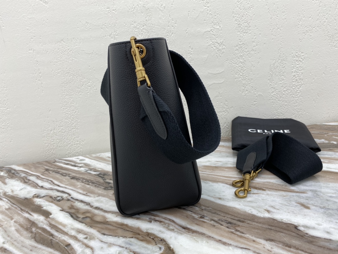 Bagsaaa Ce1i*e Sangle Small Bucket Bag in Black - 18 X 25 X 12 CM