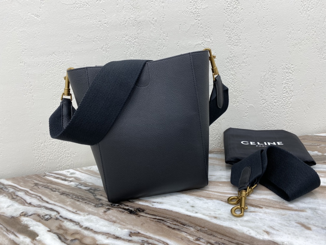 Bagsaaa Ce1i*e Sangle Small Bucket Bag in Black - 18 X 25 X 12 CM