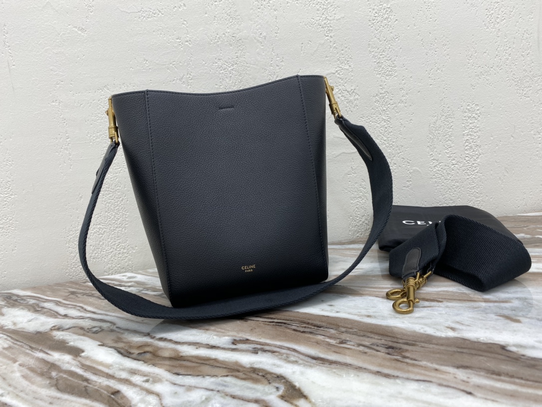Bagsaaa Ce1i*e Sangle Small Bucket Bag in Black - 18 X 25 X 12 CM