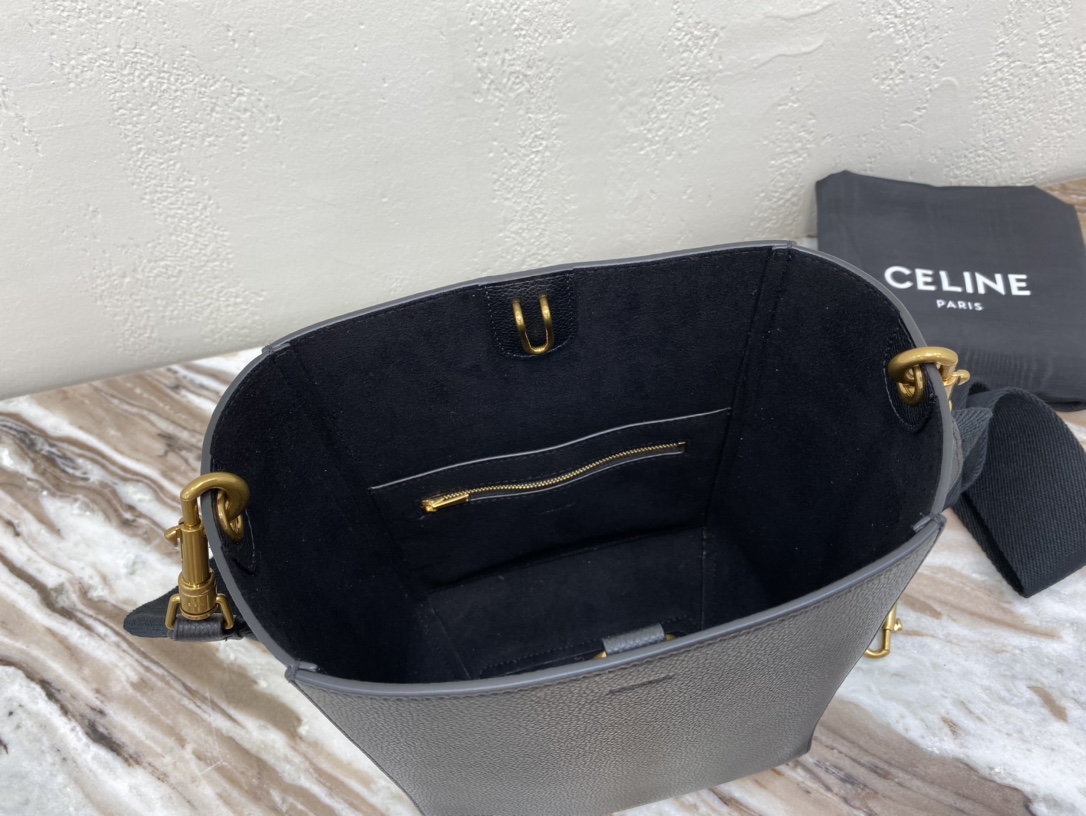 Bagsaaa Ce1i*e Sangle Small Bucket Bag in Black - 18 X 25 X 12 CM