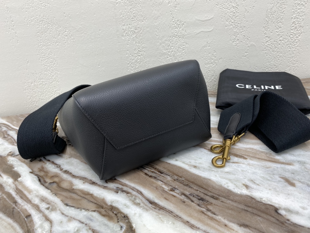 Bagsaaa Ce1i*e Sangle Small Bucket Bag in Black - 18 X 25 X 12 CM