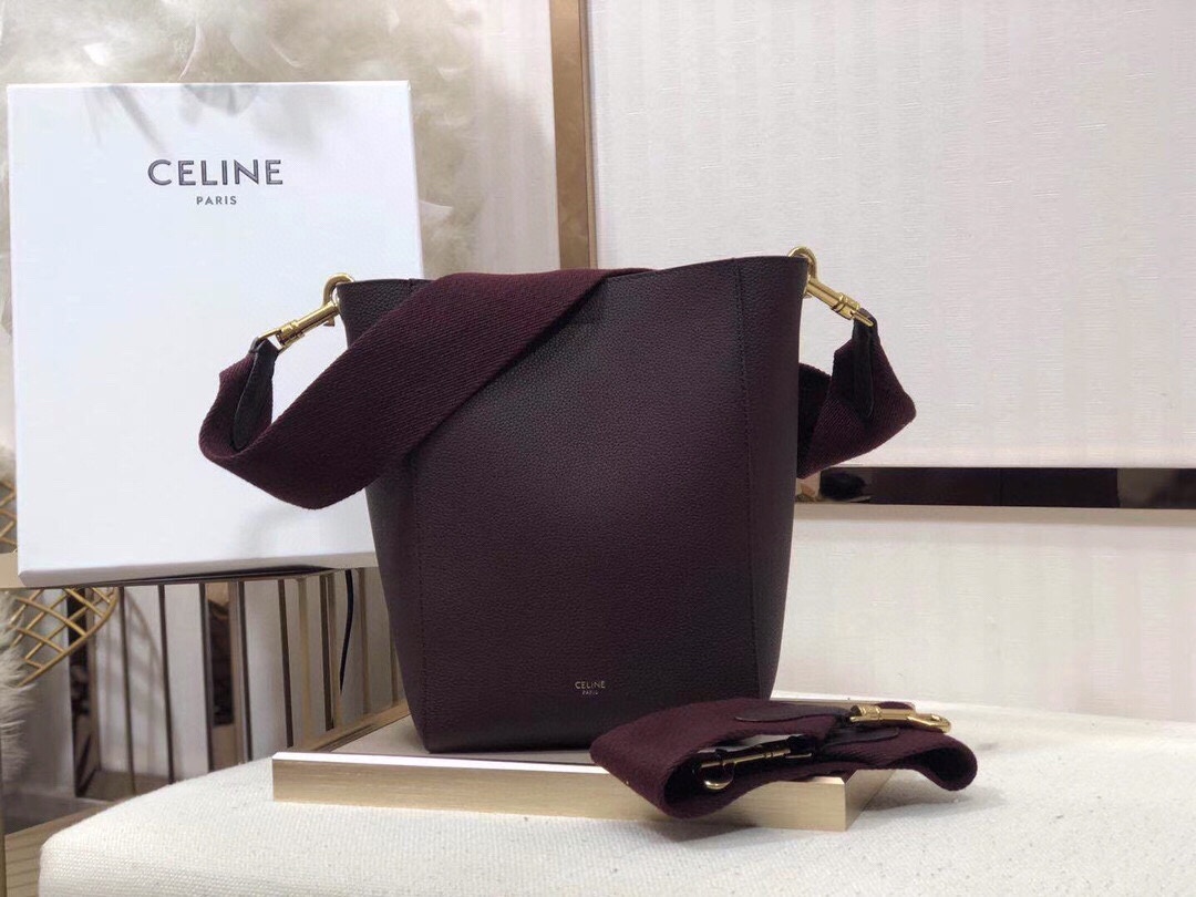 Bagsaaa Ce1i*e Sangle Small Bucket Bag in Burgundy - 18 X 25 X 12 CM