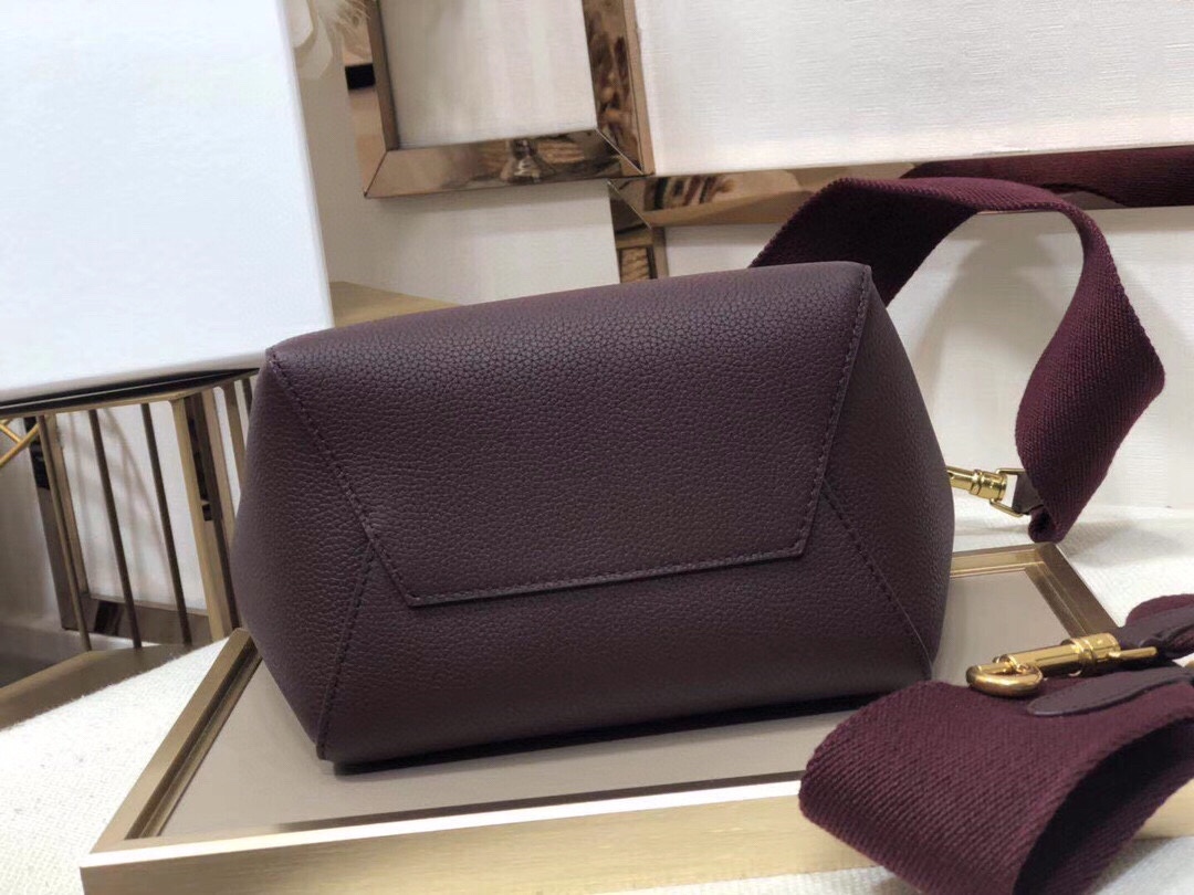 Bagsaaa Ce1i*e Sangle Small Bucket Bag in Burgundy - 18 X 25 X 12 CM