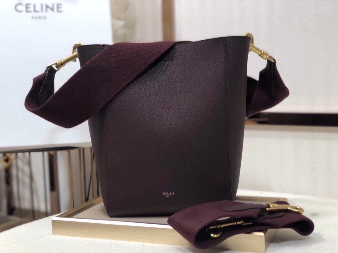 Bagsaaa Ce1i*e Sangle Small Bucket Bag in Burgundy - 18 X 25 X 12 CM