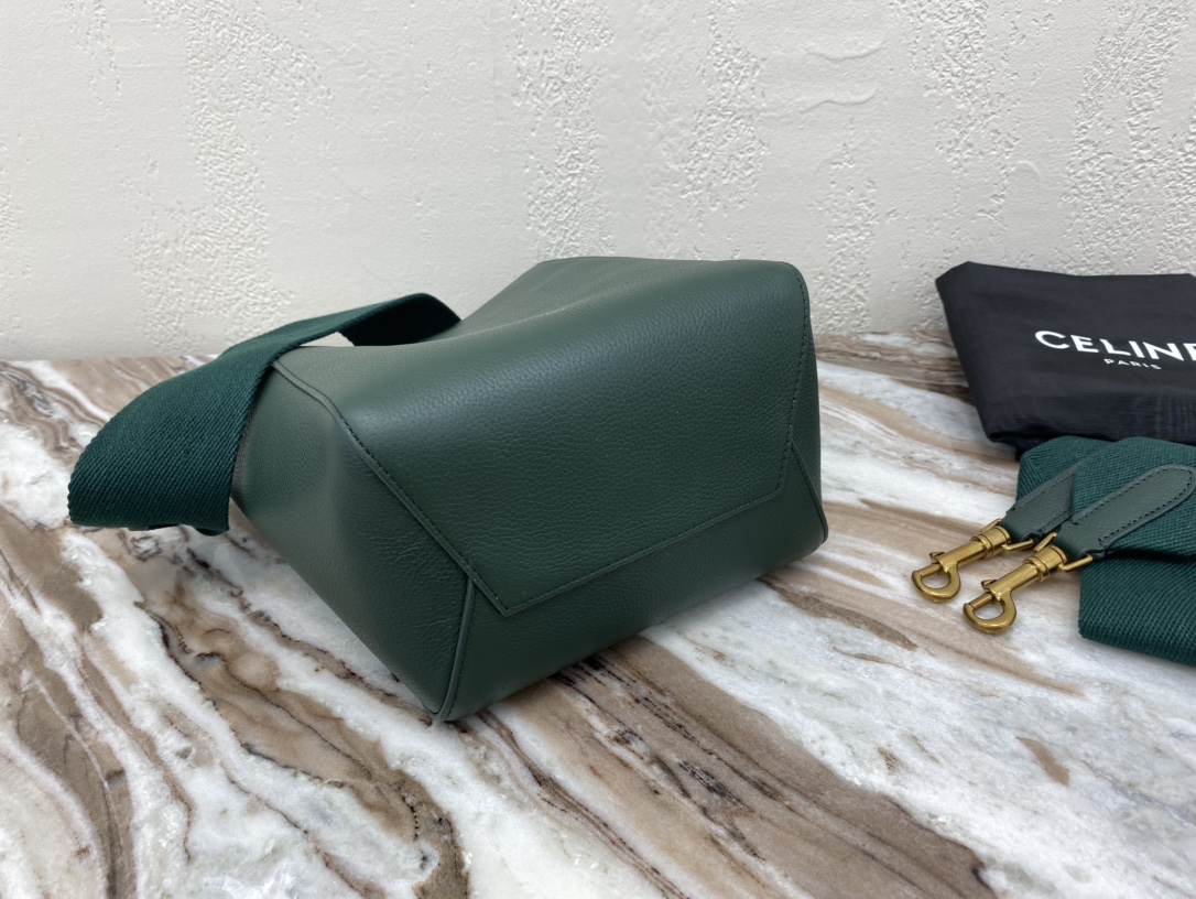 Bagsaaa Ce1i*e Sangle Small Bucket Bag in Green - 18 X 25 X 12 CM