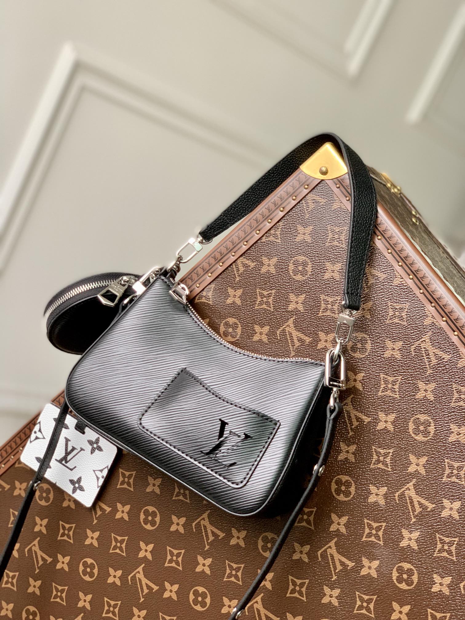 Bagsaaa L0vis Vvtt0n Marellini black bag - 19 x 13.5 x 6.5 cm