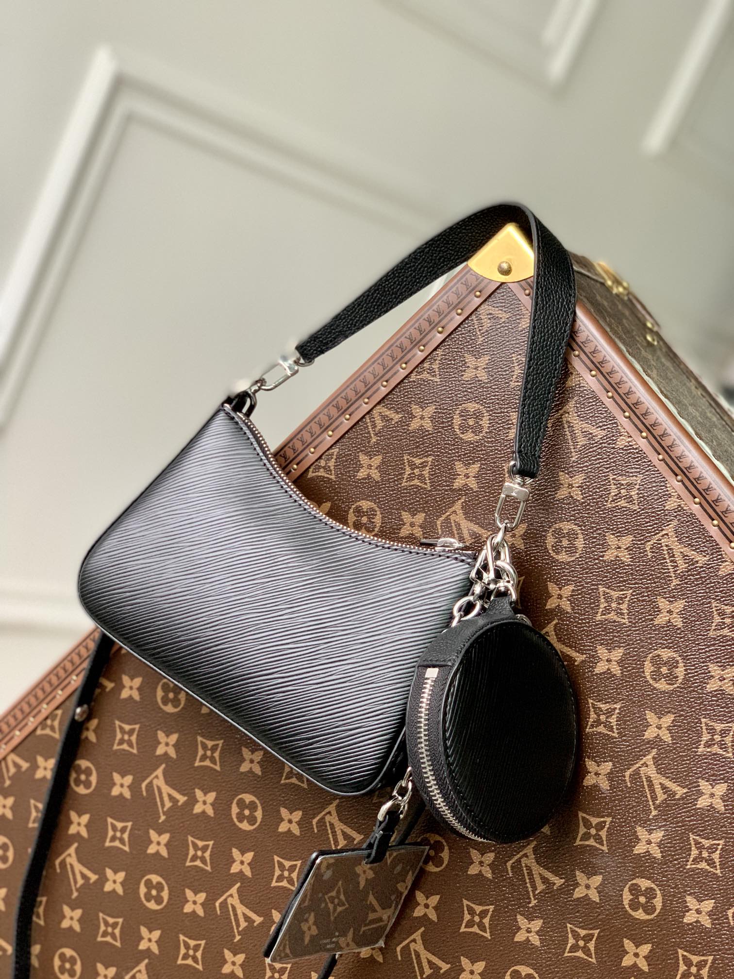 Bagsaaa L0vis Vvtt0n Marellini black bag - 19 x 13.5 x 6.5 cm
