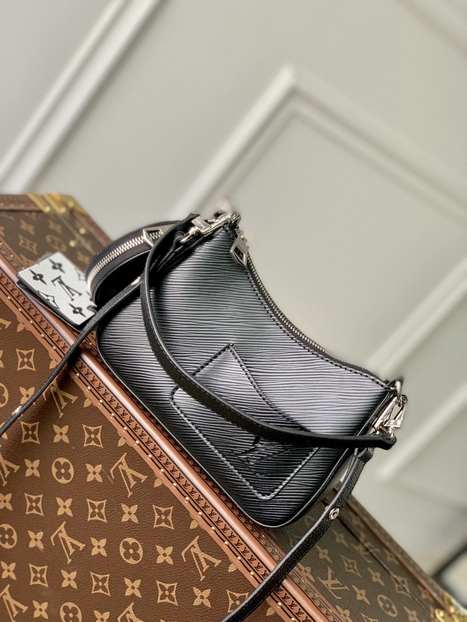 Bagsaaa L0vis Vvtt0n Marellini black bag - 19 x 13.5 x 6.5 cm