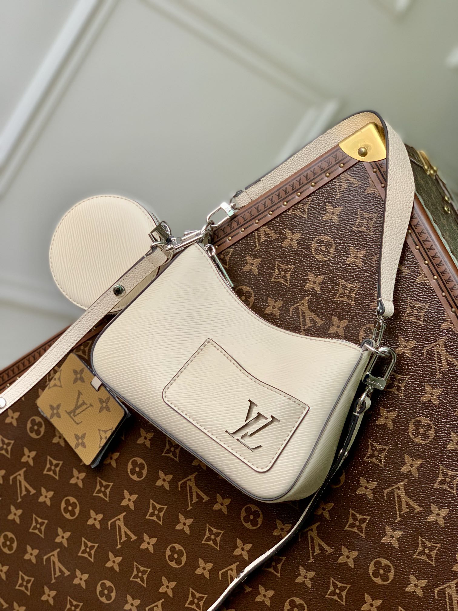 Bagsaaa L0vis Vvtt0n Marellini white bag - 19 x 13.5 x 6.5 cm
