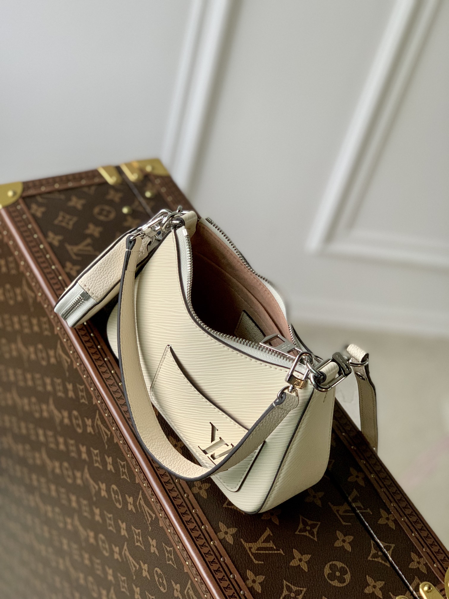 Bagsaaa L0vis Vvtt0n Marellini white bag - 19 x 13.5 x 6.5 cm