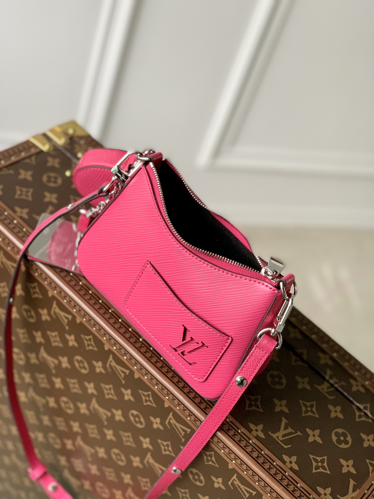Bagsaaa L0vis Vvtt0n Marellini pink bag - 19 x 13.5 x 6.5 cm