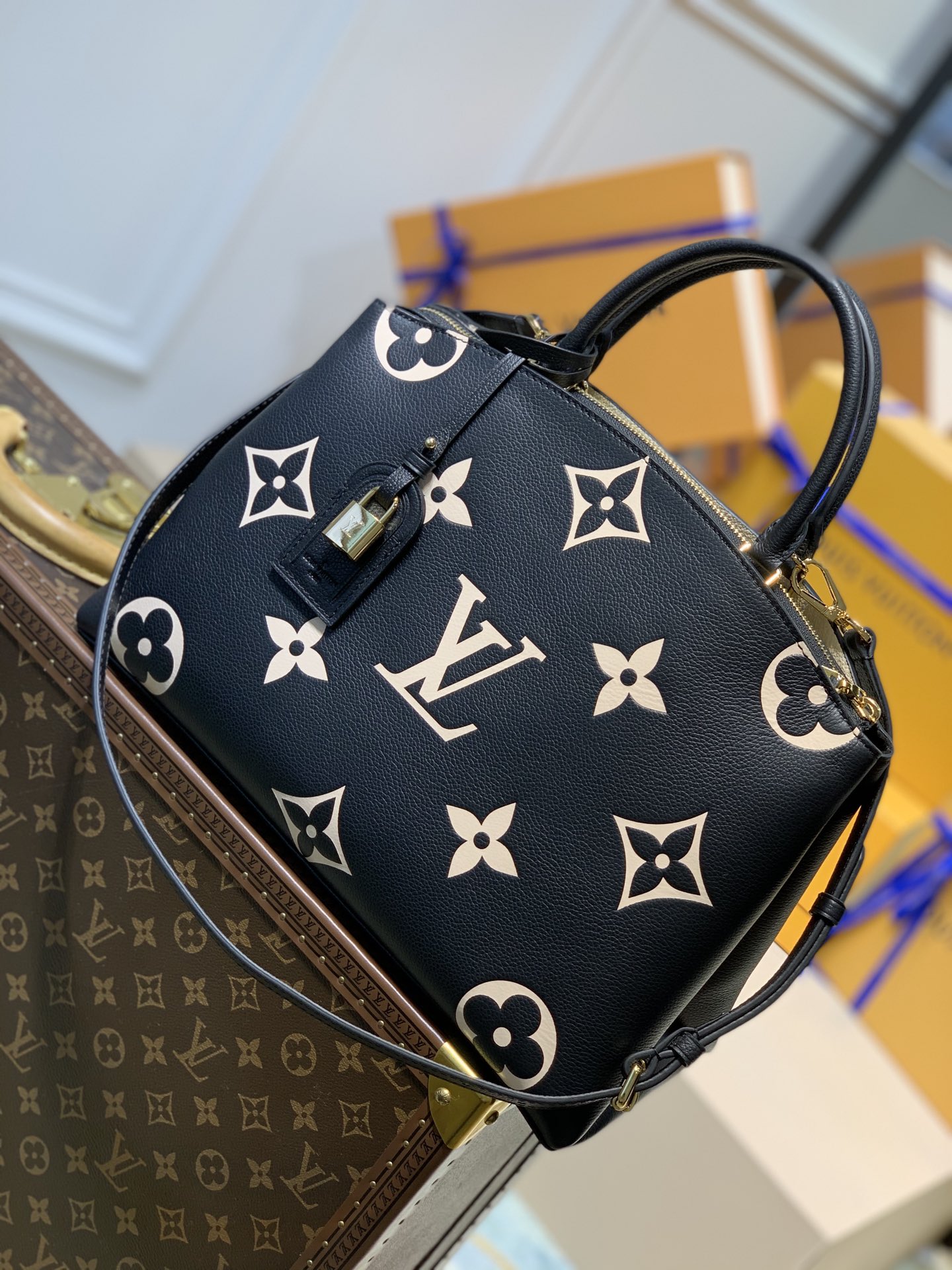 L0vis Vvtt0n Petit Palais Monogram Empreinte Black M45811 - 34×24×15cm