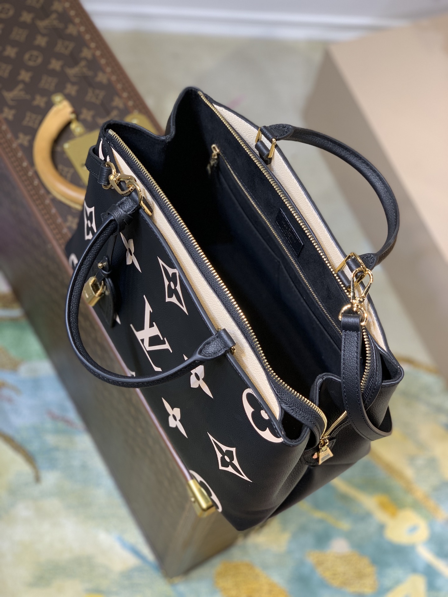 L0vis Vvtt0n Petit Palais Monogram Empreinte Black M45811 - 34×24×15cm