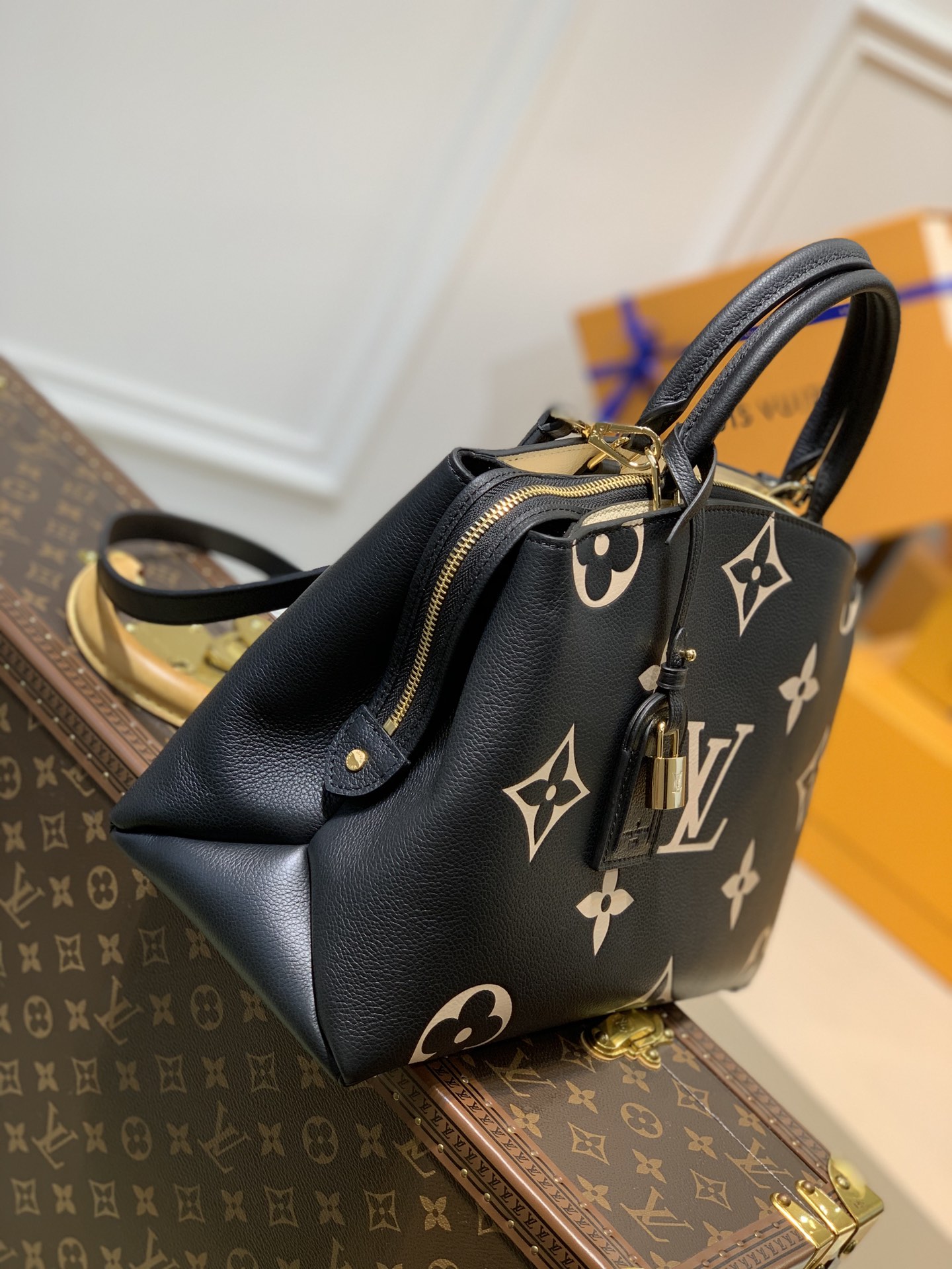 L0vis Vvtt0n Petit Palais Monogram Empreinte Black M45811 - 34×24×15cm