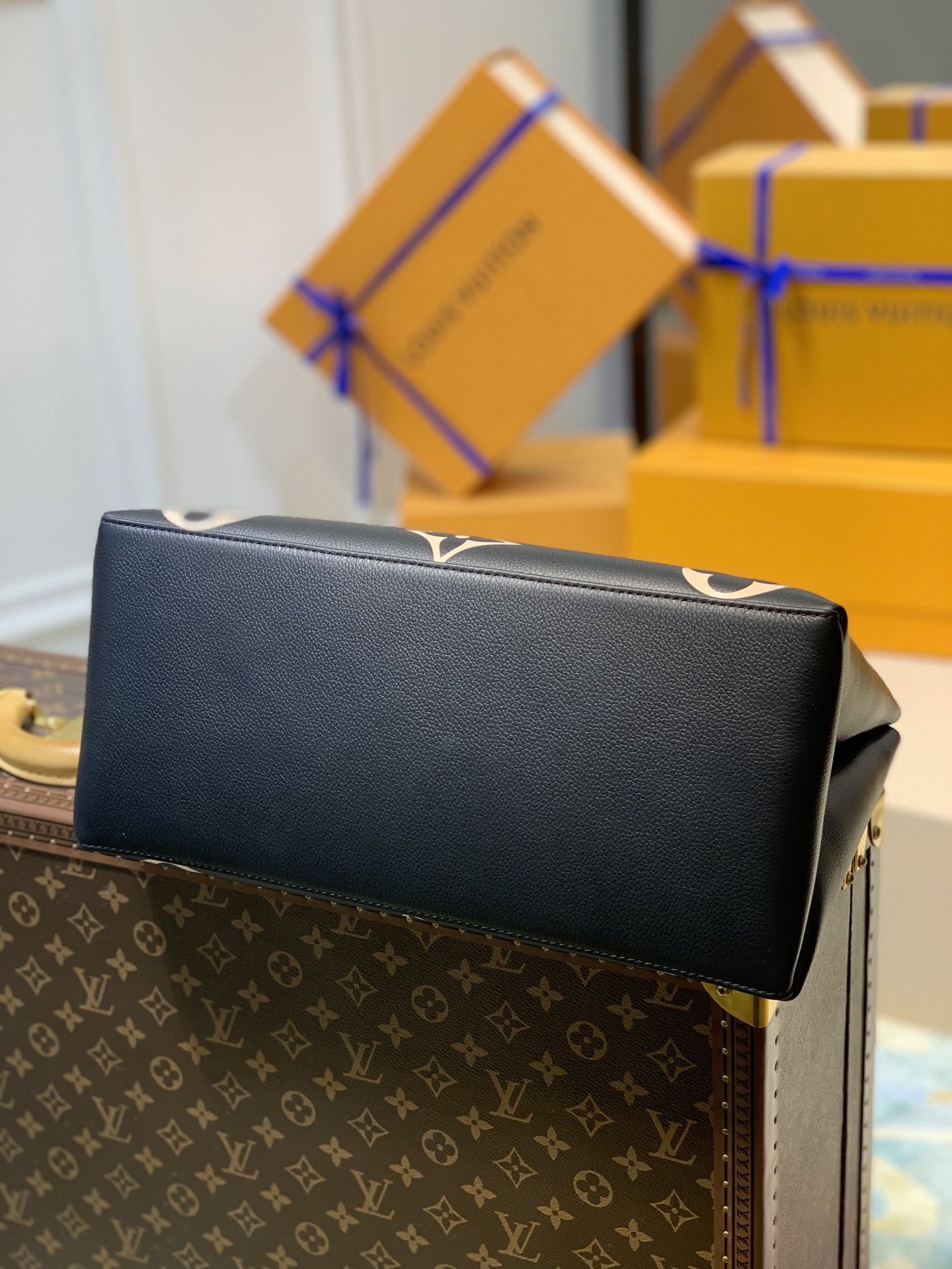 L0vis Vvtt0n Petit Palais Monogram Empreinte Black M45811 - 34×24×15cm