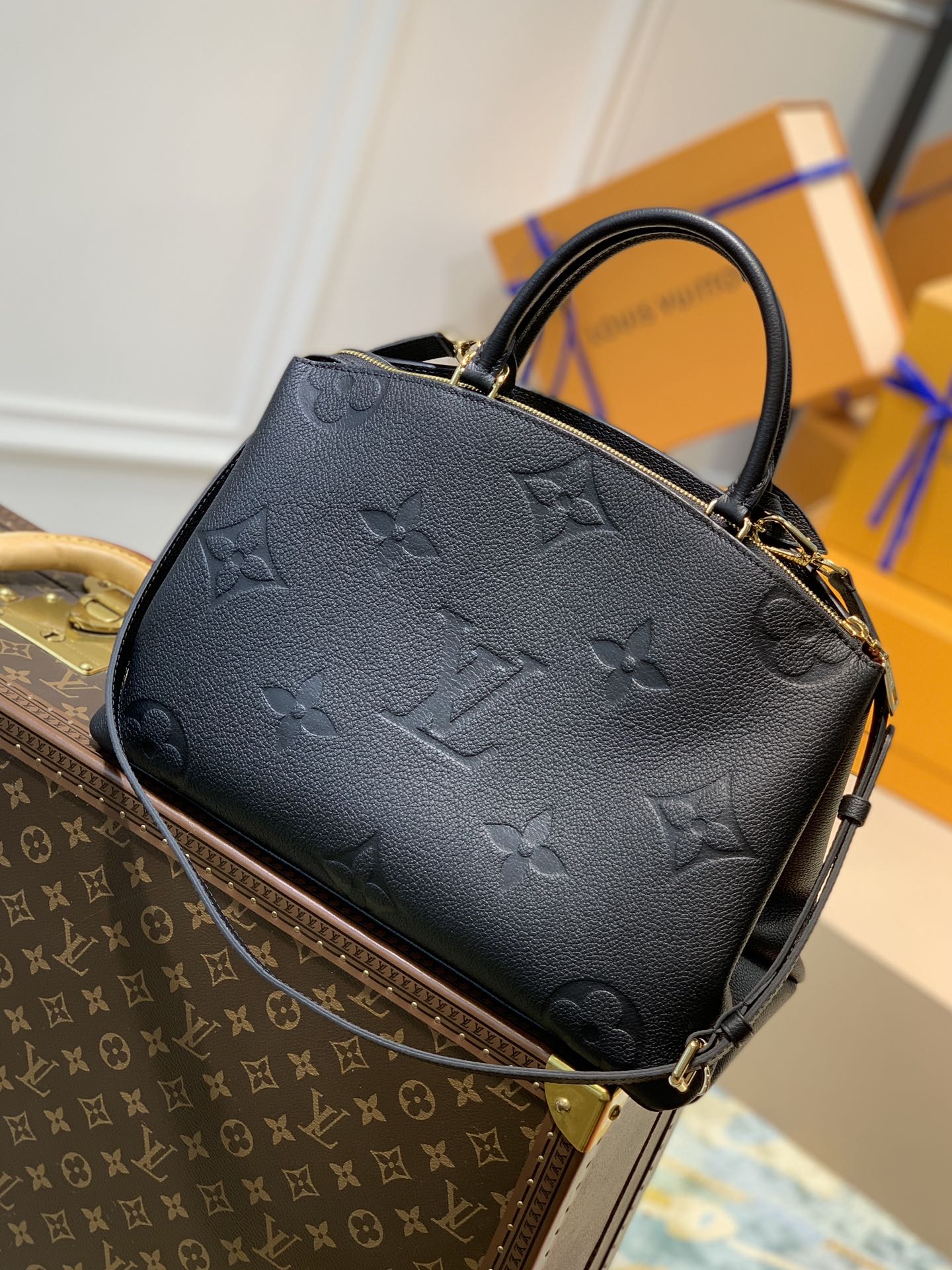 Bagsaaa L0vis Vvtt0n Petit Palais Black Monogram Empreinte embossed cowhide - 34×24×15cm