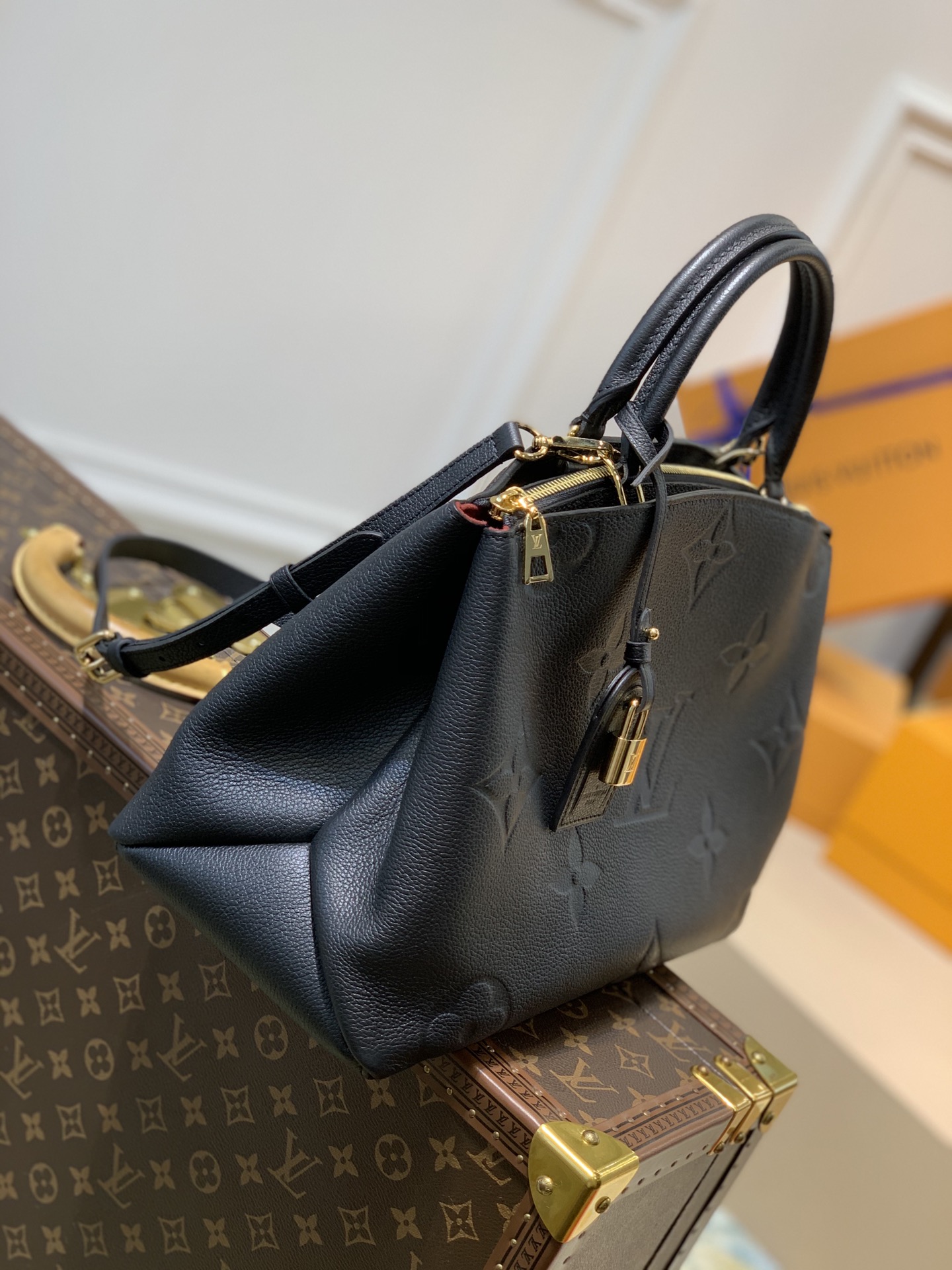 Bagsaaa L0vis Vvtt0n Petit Palais Black Monogram Empreinte embossed cowhide - 34×24×15cm