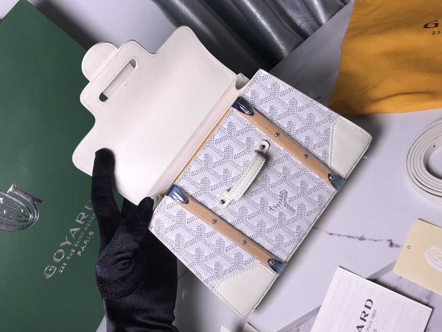 Bagsaaa G09ard Saigon PM Structured Bag White - 21*14*8.5cm