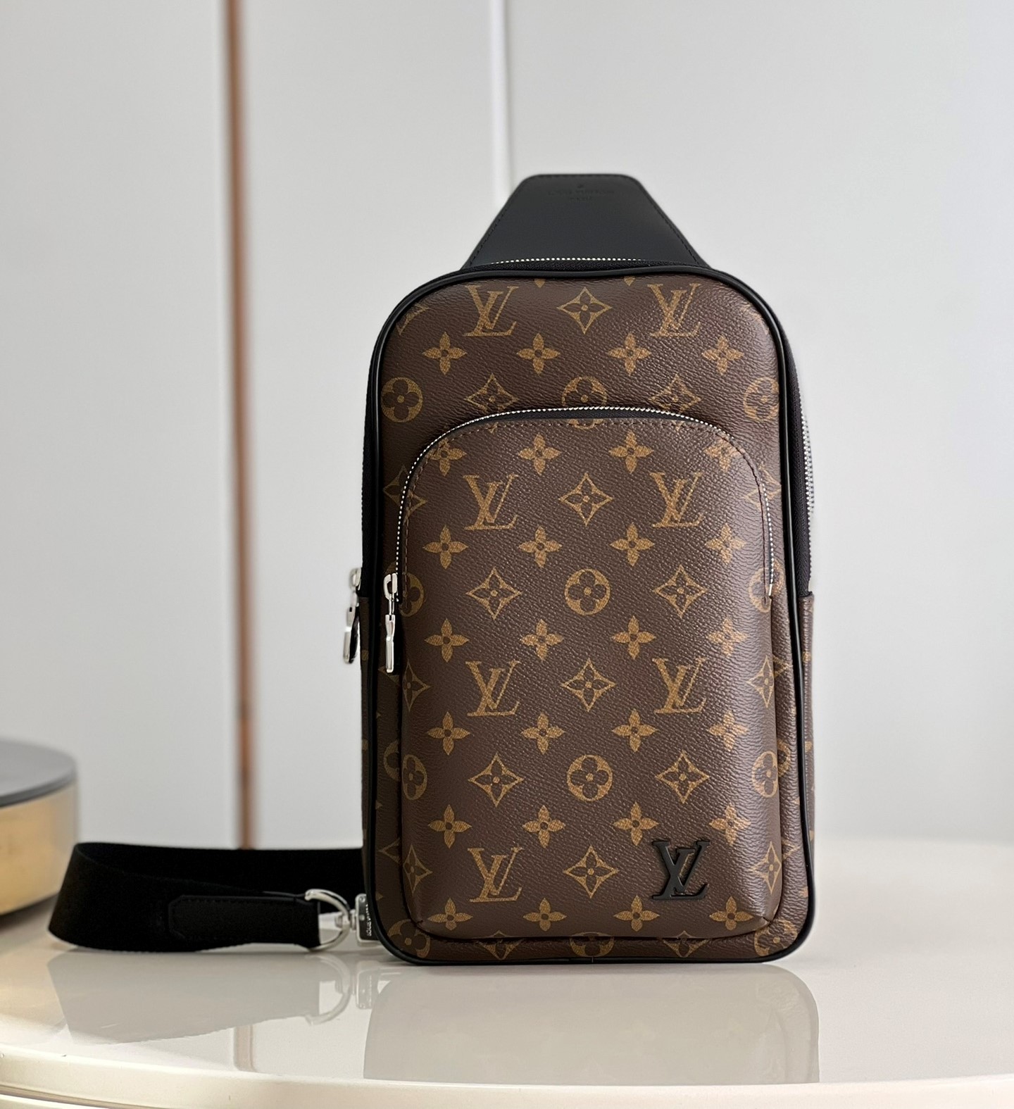 Bagsaaa L0vis Vvtt0n Avenue Slingbag - 20 x 31 x 7 cm 