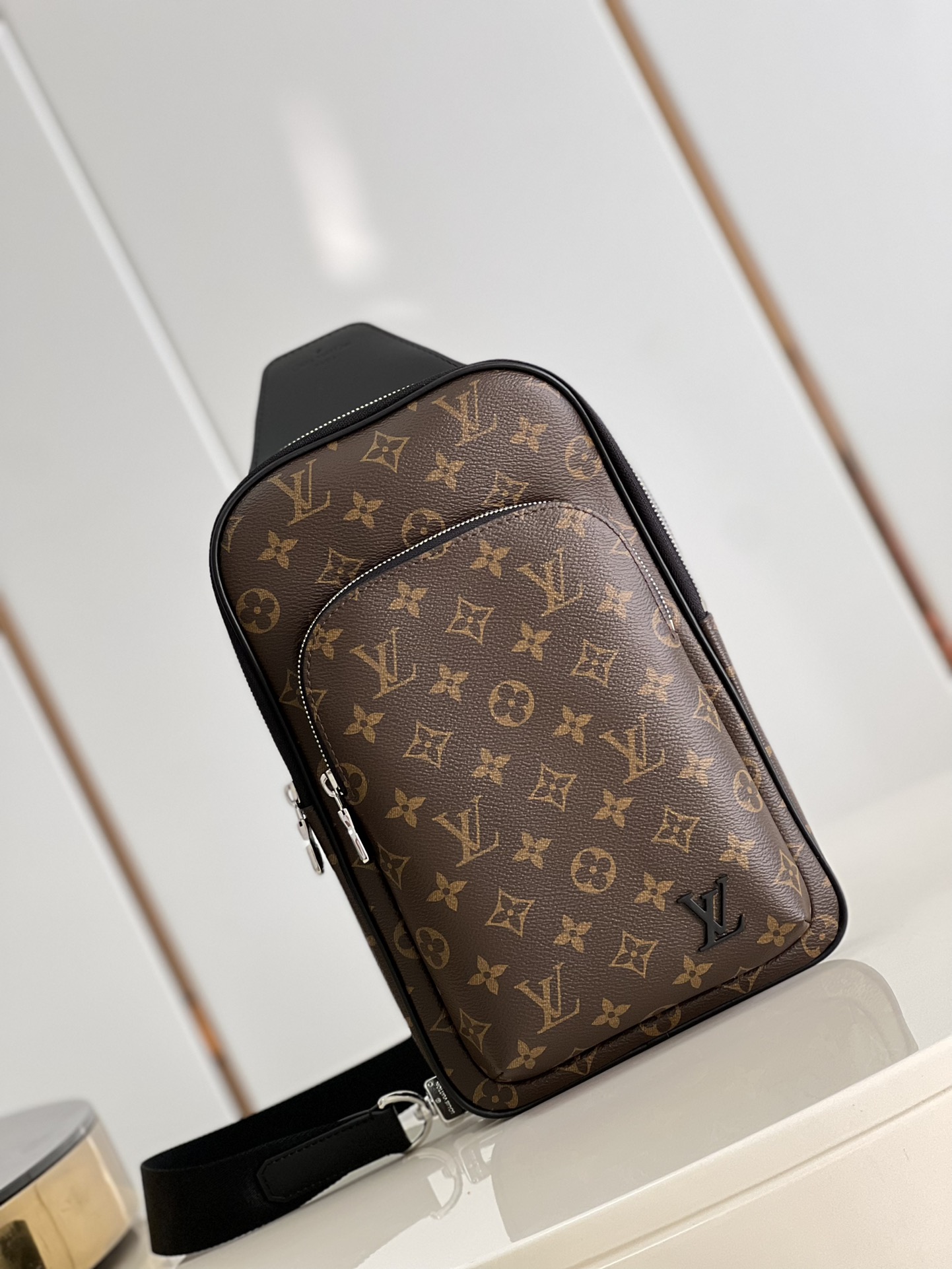 Bagsaaa L0vis Vvtt0n Avenue Slingbag - 20 x 31 x 7 cm
