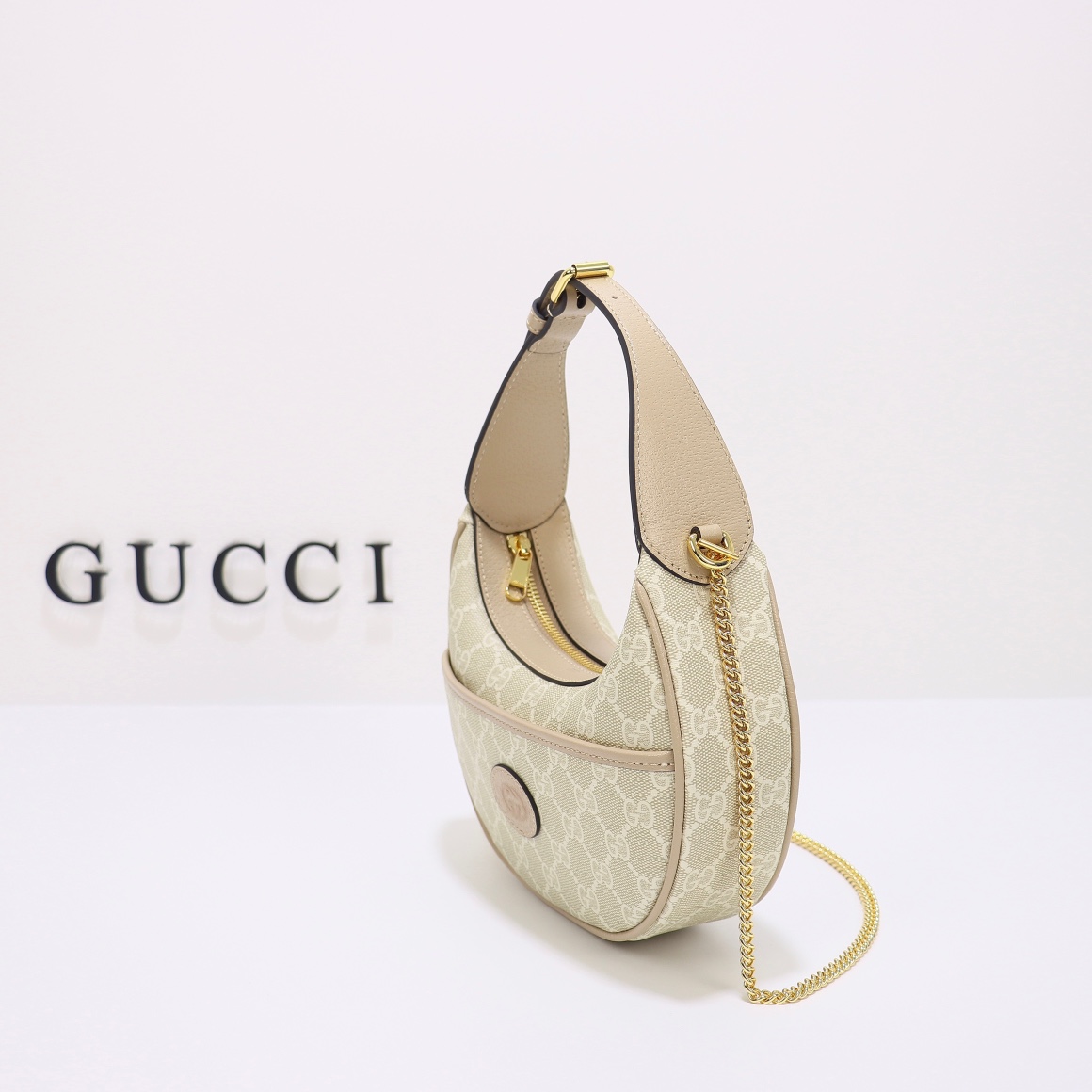 Bagsaaa Gvc*1 GG Half Moon Shaped Mini Bag in White and ebony GG Svp*me canvas - W22cm x H12.5cm x D5cm