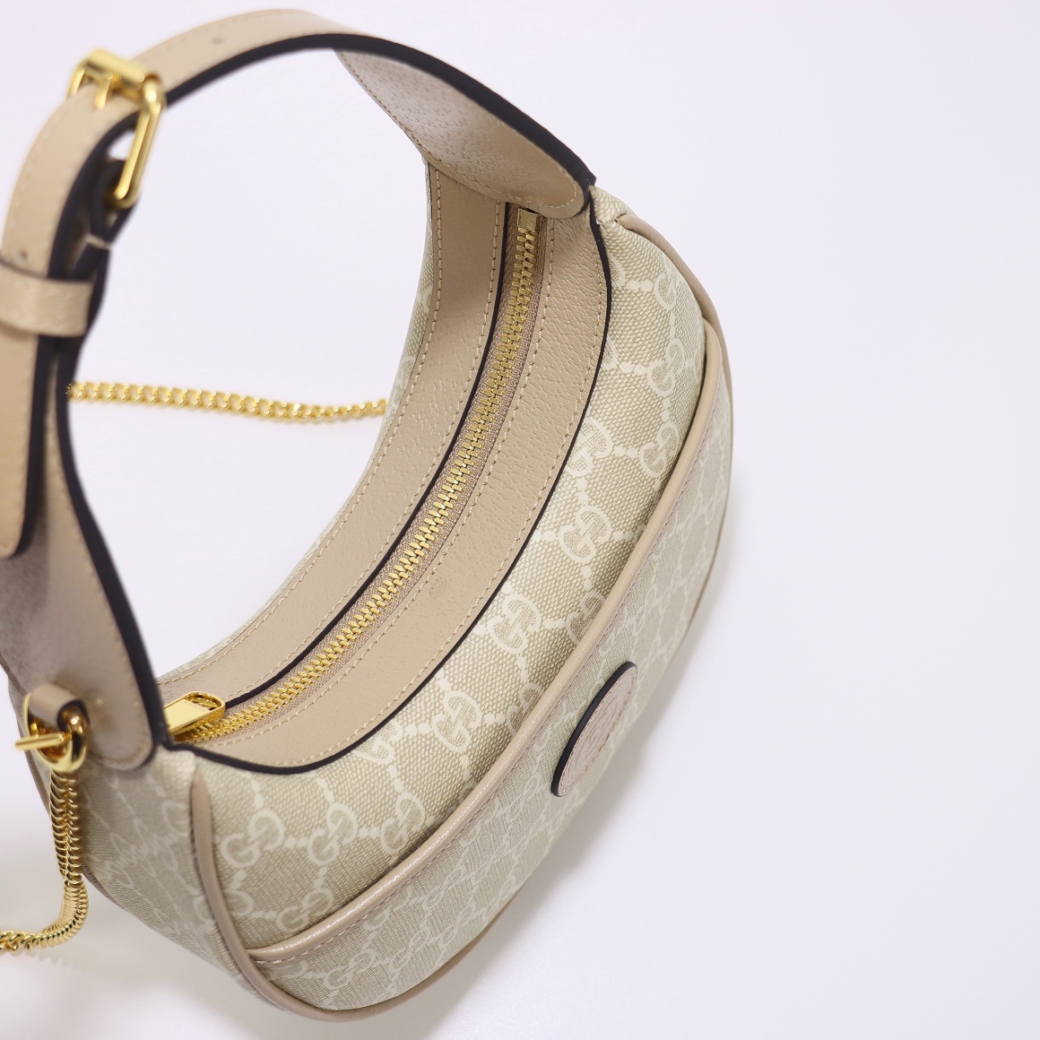 Bagsaaa Gvc*1 GG Half Moon Shaped Mini Bag in White and ebony GG Svp*me canvas - W22cm x H12.5cm x D5cm
