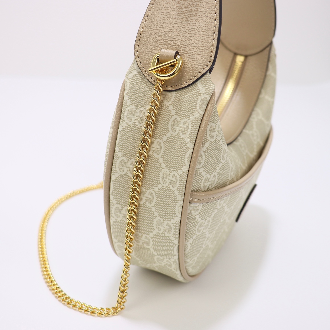 Bagsaaa Gvc*1 GG Half Moon Shaped Mini Bag in White and ebony GG Svp*me canvas - W22cm x H12.5cm x D5cm