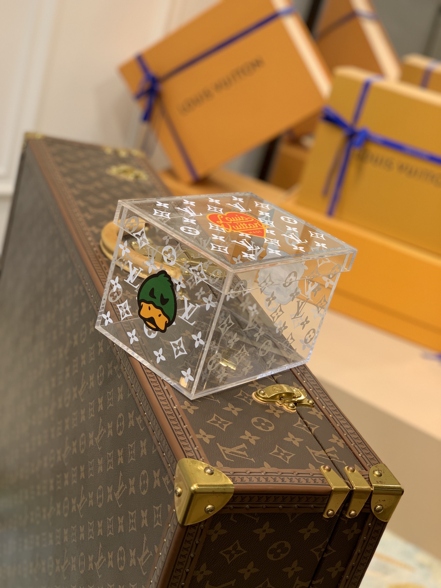 Bagsaaa L0vis Vvtt0n Transparent Box Nigo’s heart logo - 12.5 x 12.5 x 12.5 cm