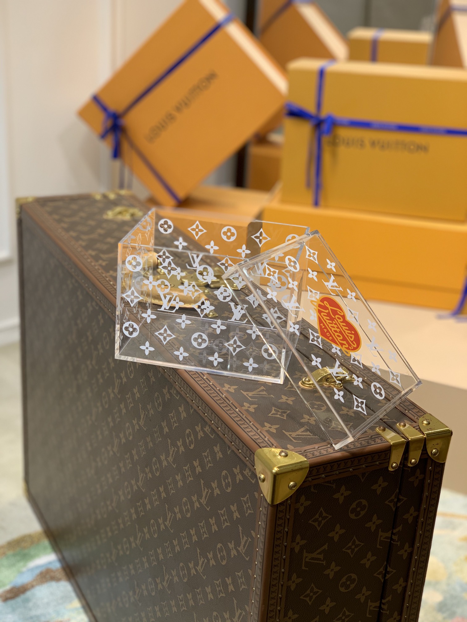 Bagsaaa L0vis Vvtt0n Transparent Box Nigo’s heart logo - 12.5 x 12.5 x 12.5 cm