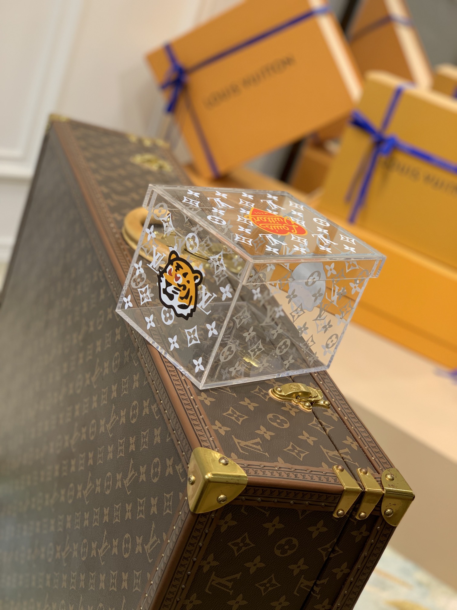 Bagsaaa L0vis Vvtt0n Transparent Box Nigo’s heart logo - 12.5 x 12.5 x 12.5 cm
