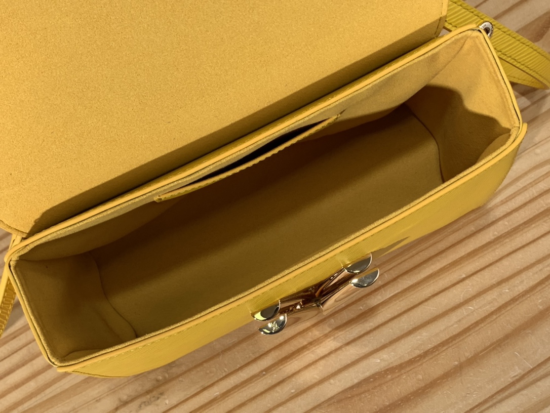 Bagsaaa L0vis Vvtt0n Twist MM Bag Yellow Epi grained - 23 x 17 x 9.5 cm