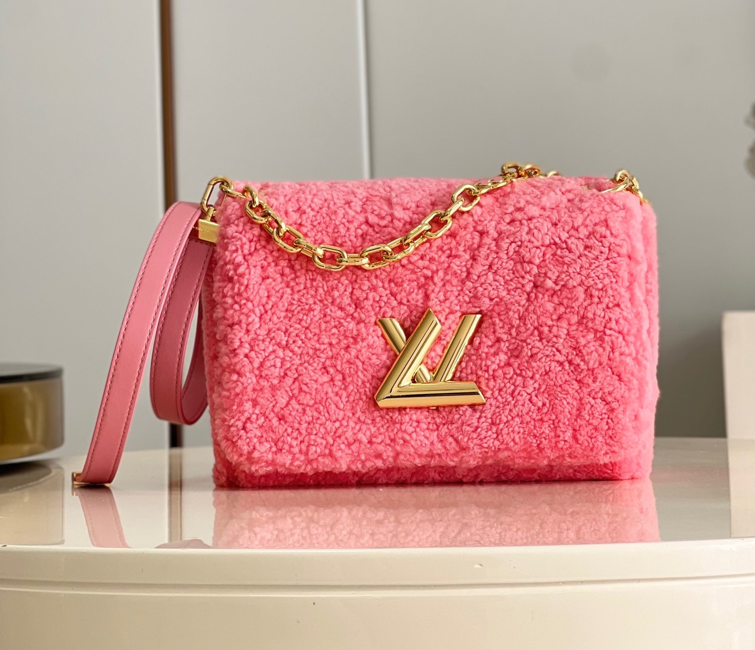 Bagsaaa L0vis Vvtt0n Twist MM Fleece Pink - 23 x 17 x 9.5 cm