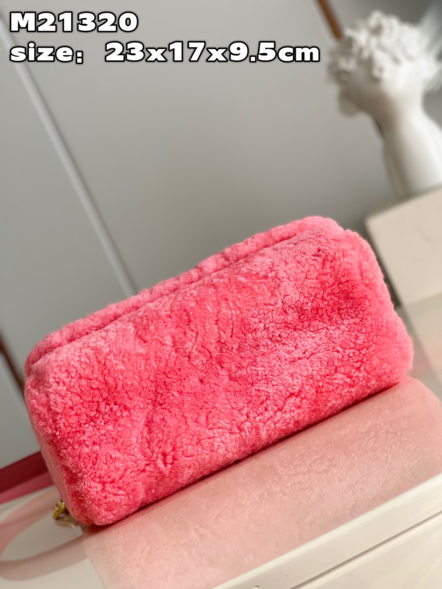 Bagsaaa L0vis Vvtt0n Twist MM Fleece Pink - 23 x 17 x 9.5 cm