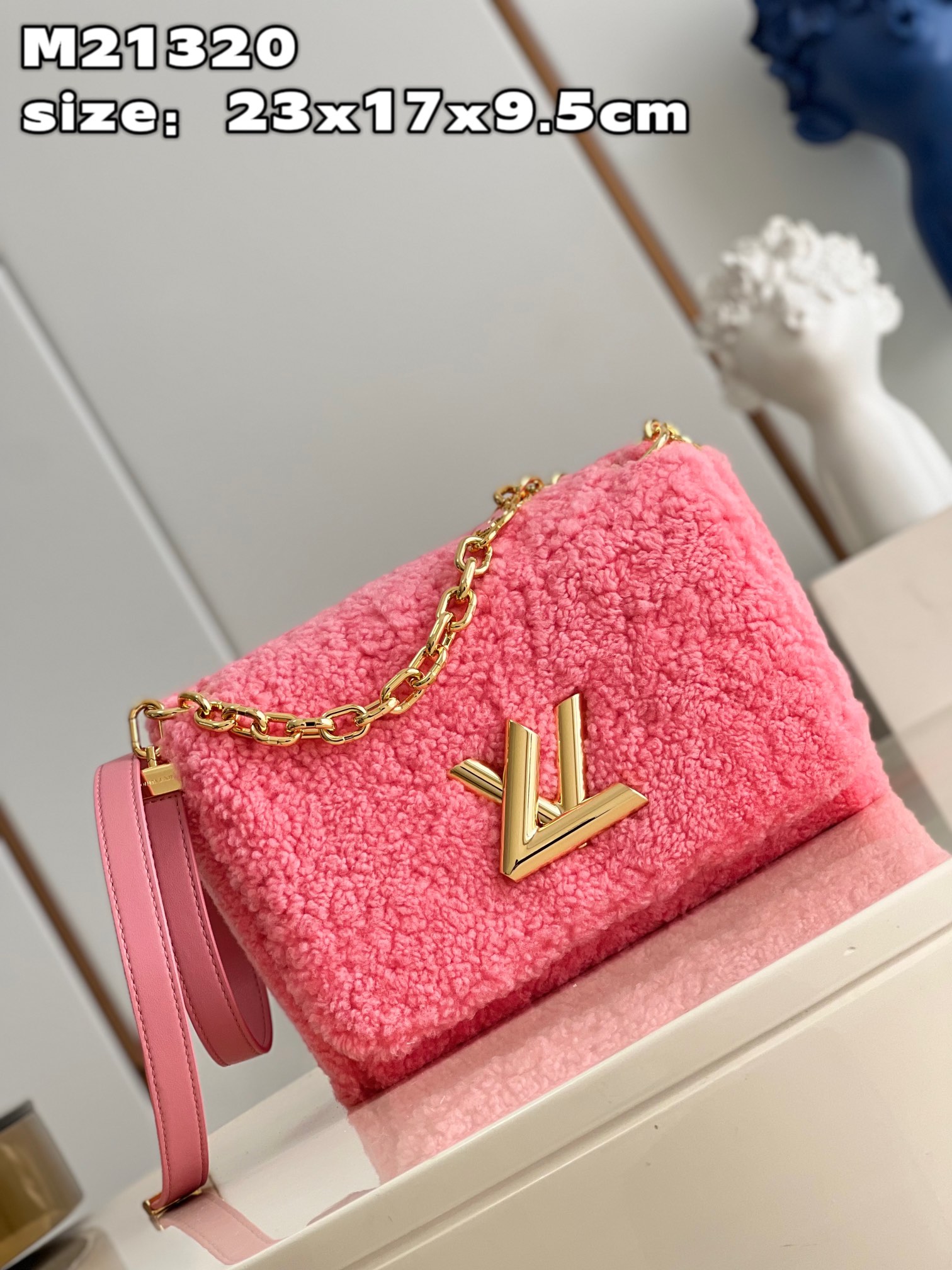 Bagsaaa L0vis Vvtt0n Twist MM Fleece Pink - 23 x 17 x 9.5 cm