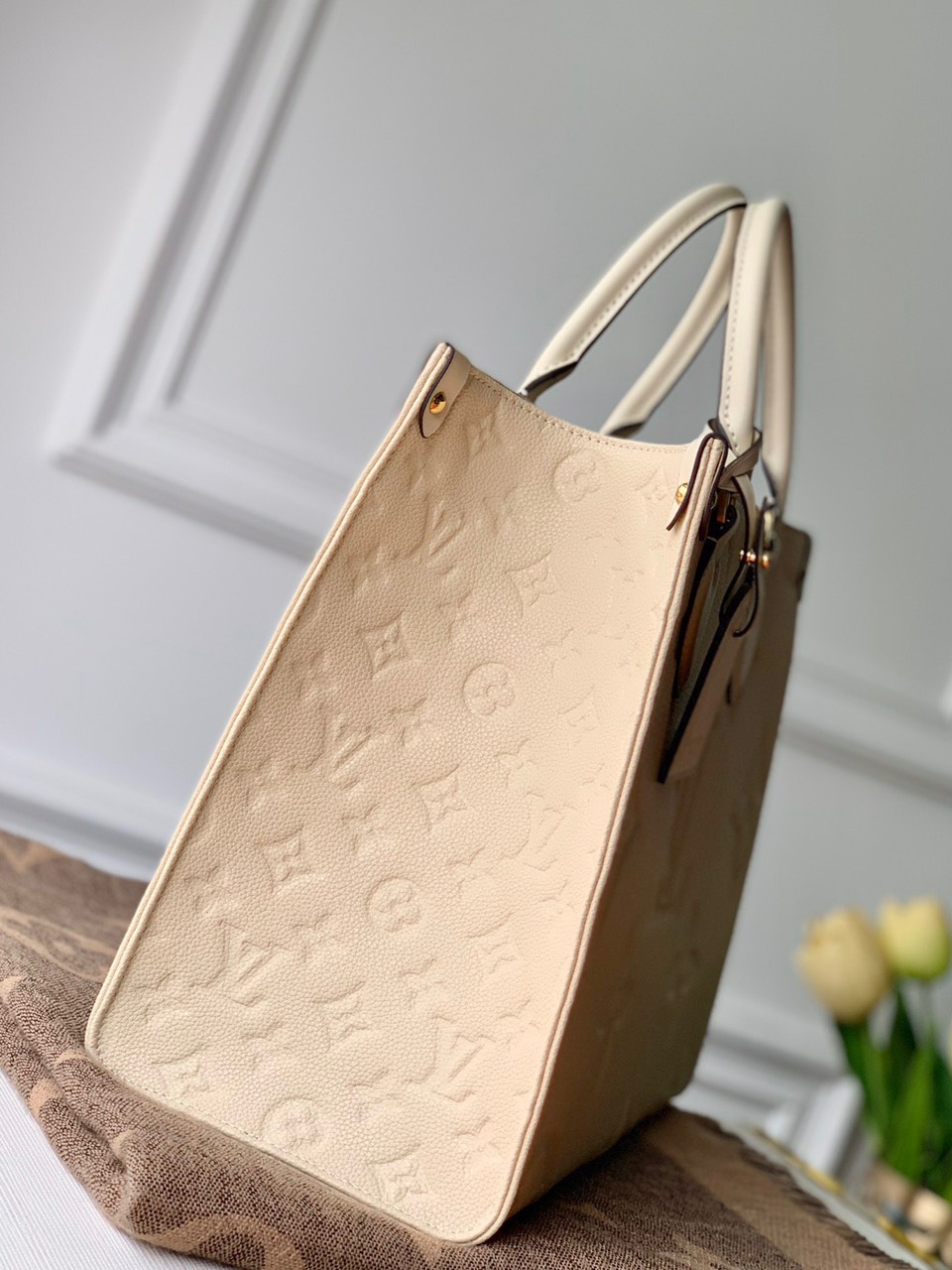 Bagsaaa L0vis Vvtt0n Onthego MM Cream Bag - 35x27x14.5cm