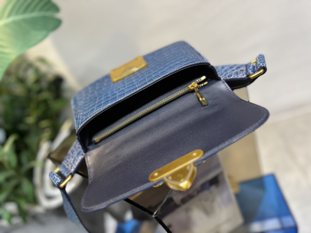 Bagsaaa L0vis Vvtt0n Bumbag Crocodilian leather - 21 x 15 x 4cm