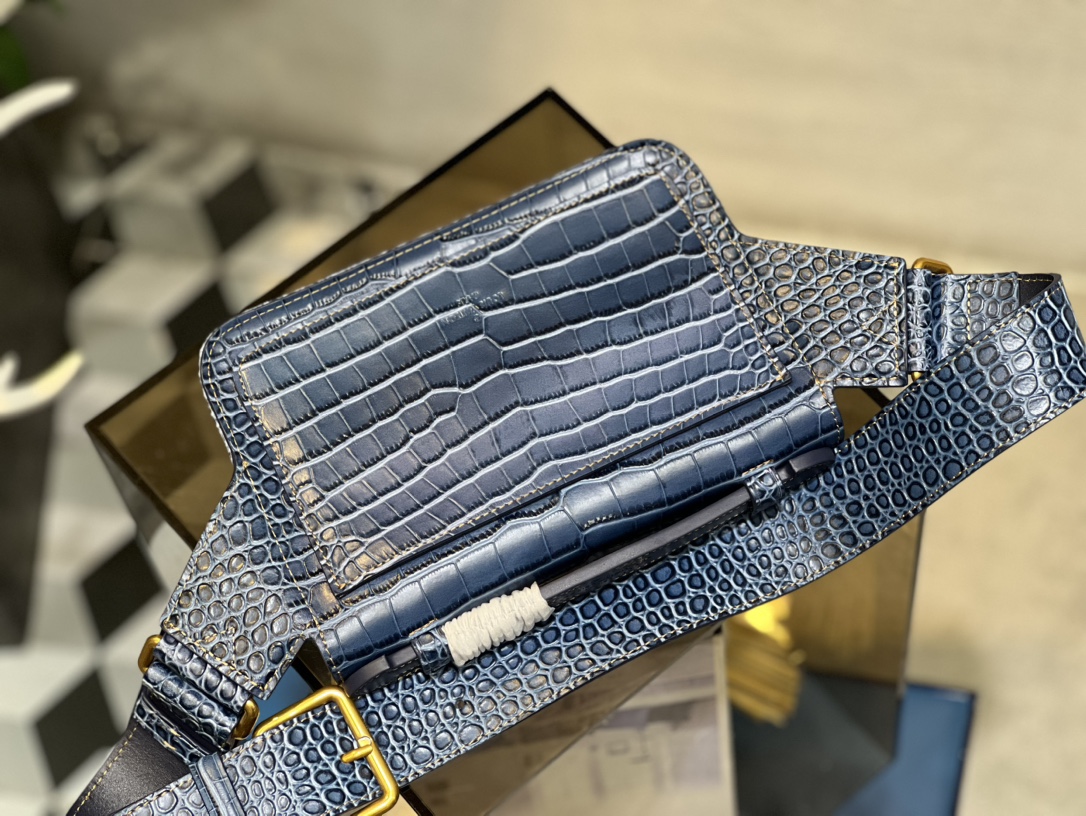 Bagsaaa L0vis Vvtt0n Bumbag Crocodilian leather - 21 x 15 x 4cm