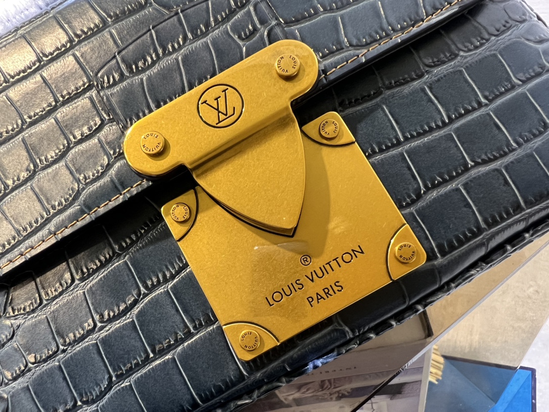 Bagsaaa L0vis Vvtt0n Bumbag Crocodilian leather - 21 x 15 x 4cm