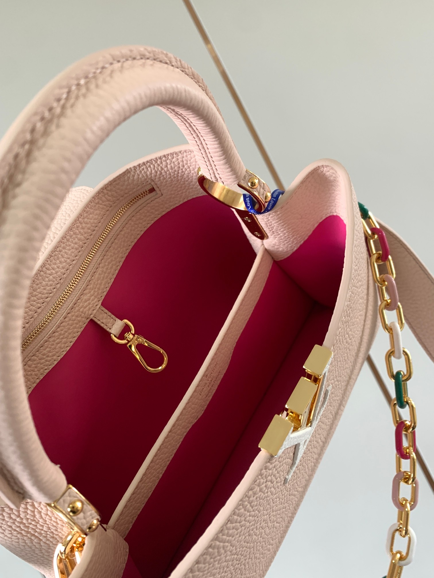 Bagsaaa L0vis Vvtt0n Capucines MM Bag Light Pink Taurillon leather With Chain Strap - 31.5 x 20 x 11 cm