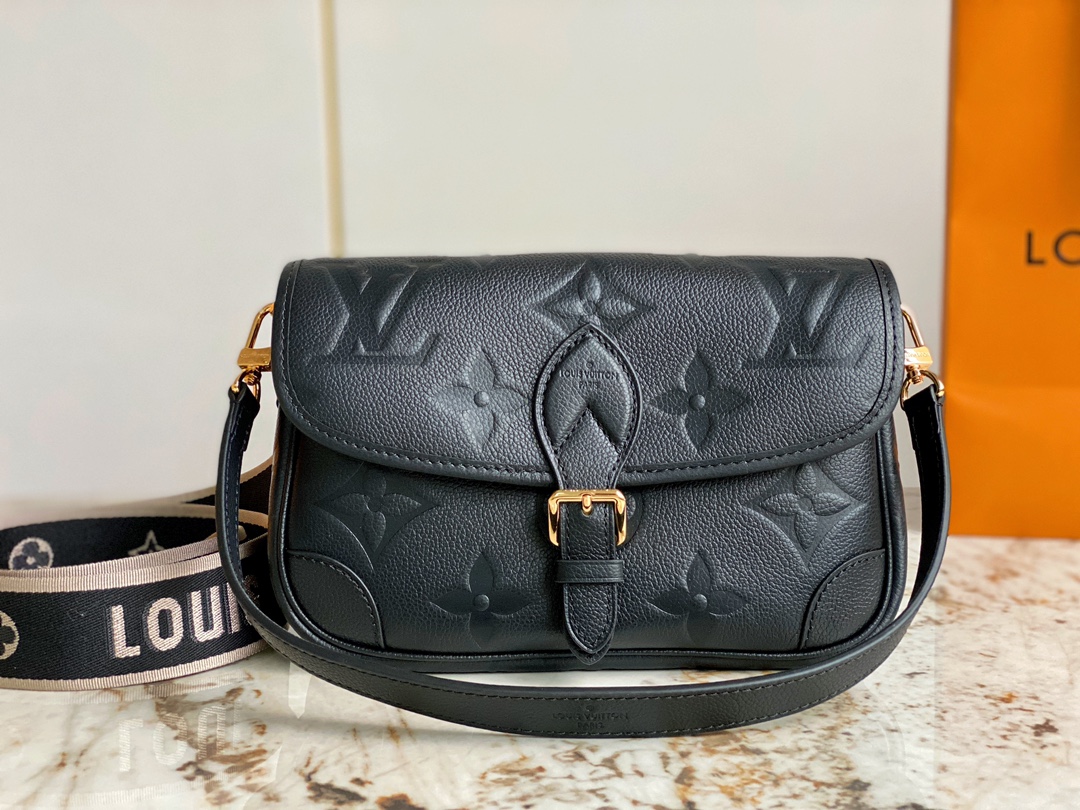 Bagsaaa L0vis Vvtt0n Diane Black Bag - 23 x 16 x 8.5 cm