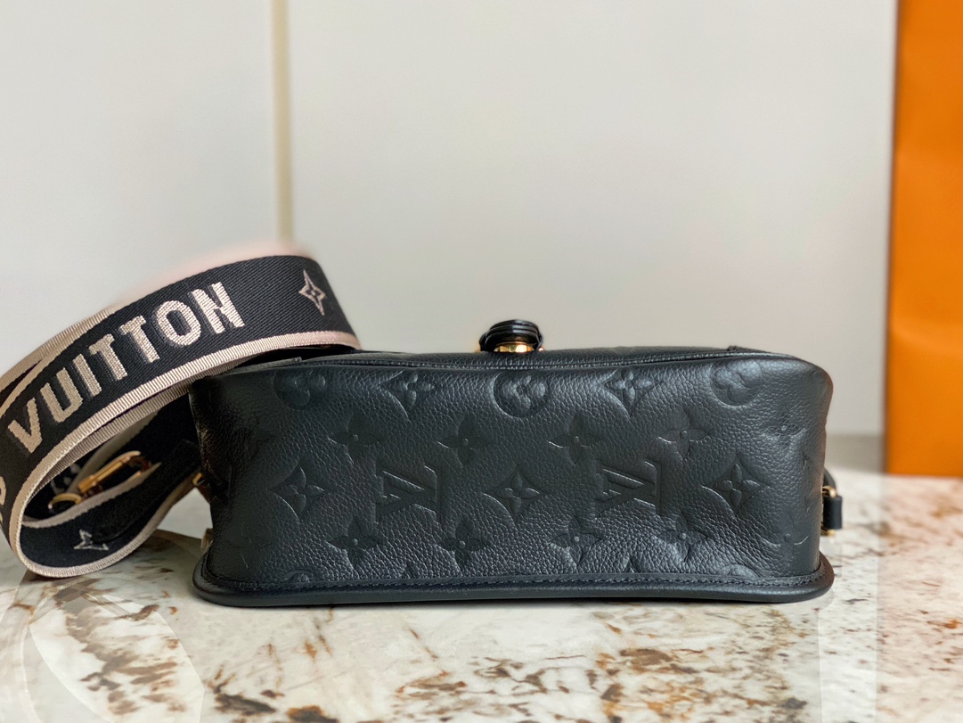 Bagsaaa L0vis Vvtt0n Diane Black Bag - 23 x 16 x 8.5 cm