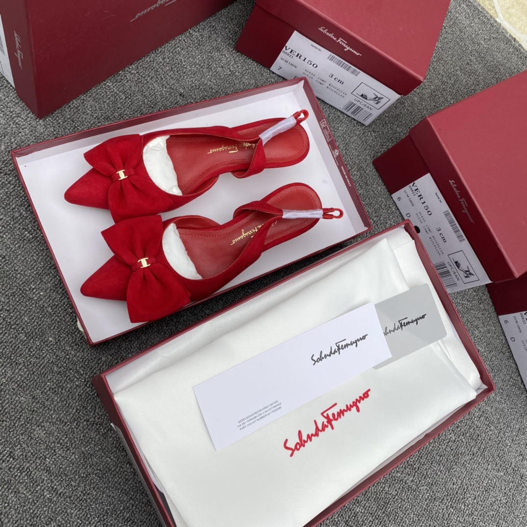 Bagsaaa Salvatore Ferragamo Velvet Heels