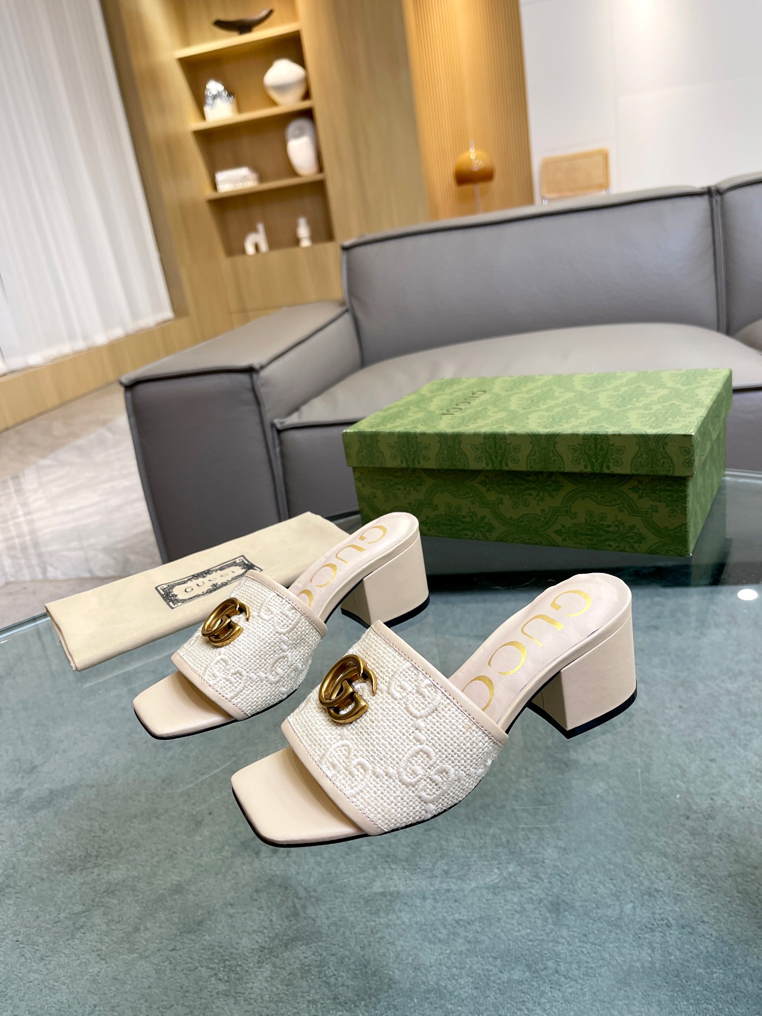 Gvc*1 GG Logo Sandals (4 colors)