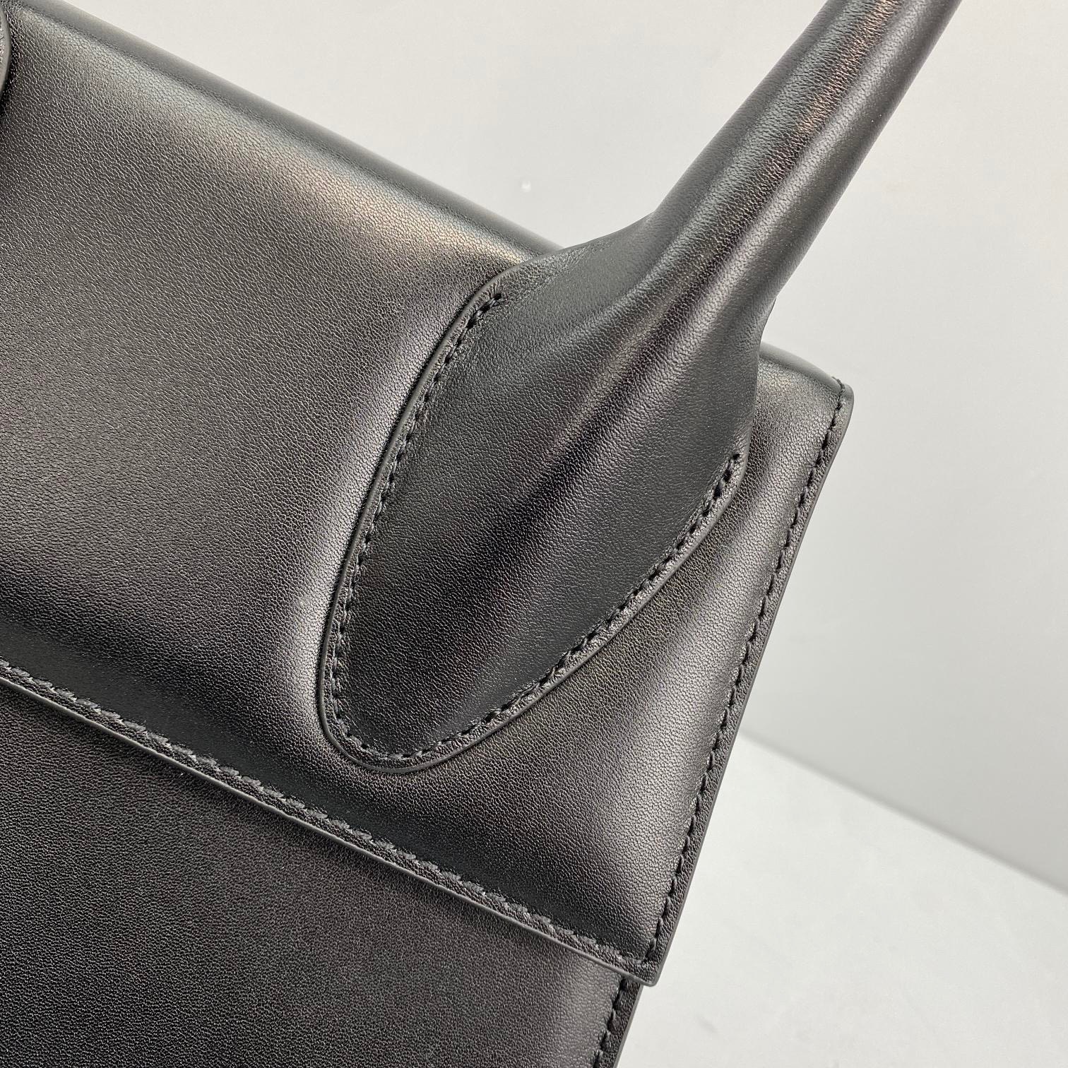 Bagsaaa Jacquemus Le Grand Chiquito Black Leather - 22x18cm