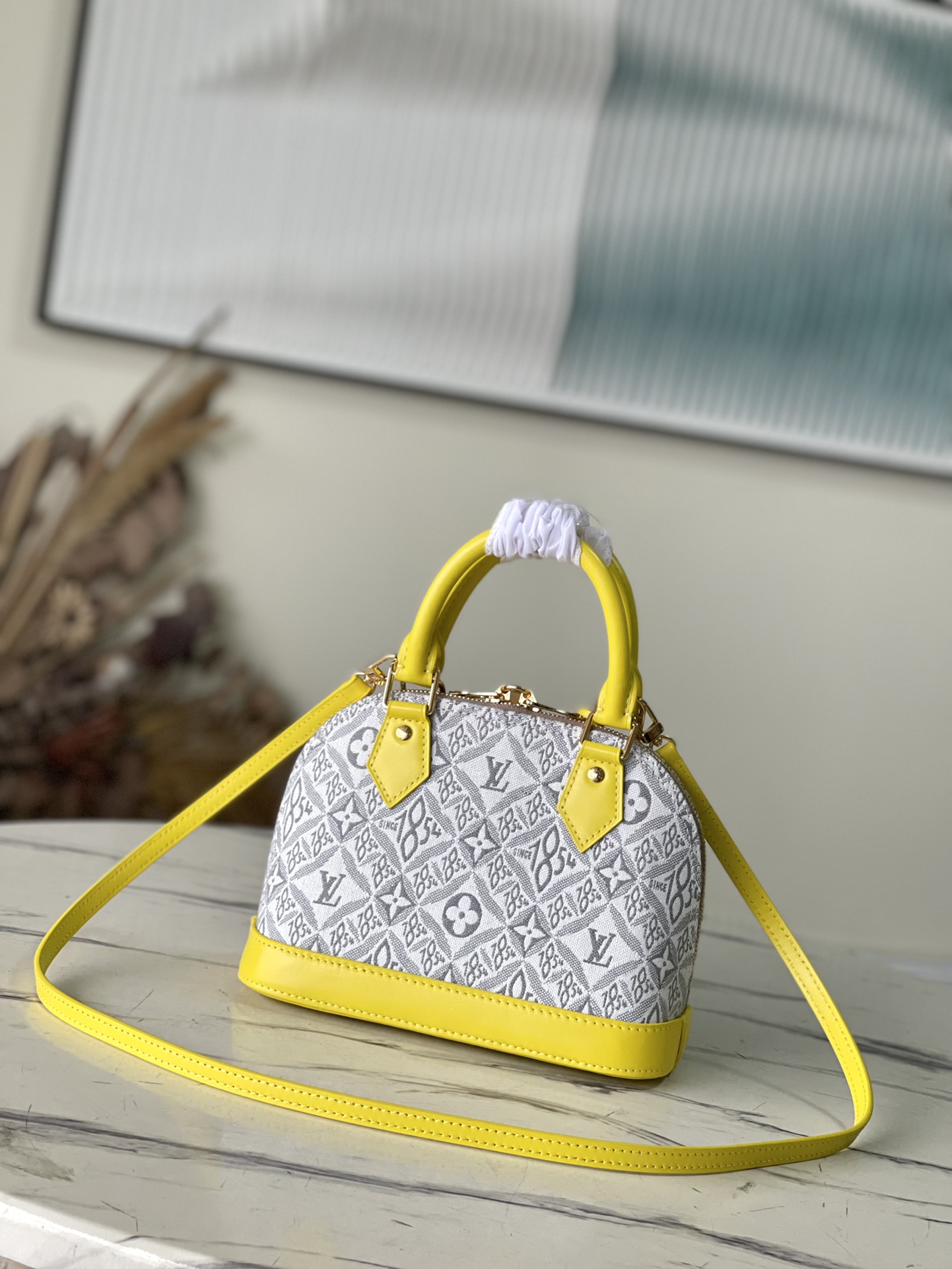 Bagsaaa L0vis Vvtt0n Alma BB In Yellow - 25 x 19 x 12 cm